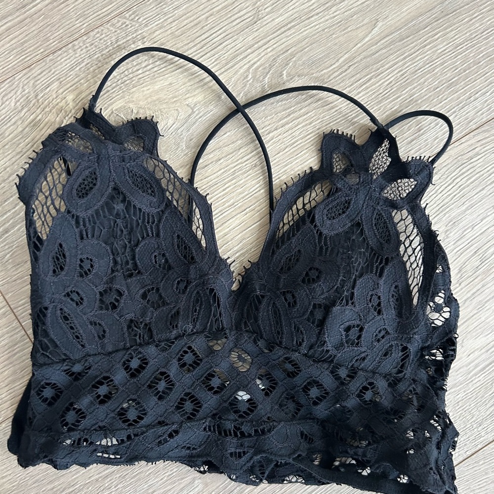 NWT Women Bra S Black Floral Bralette Wireless Lace Padded